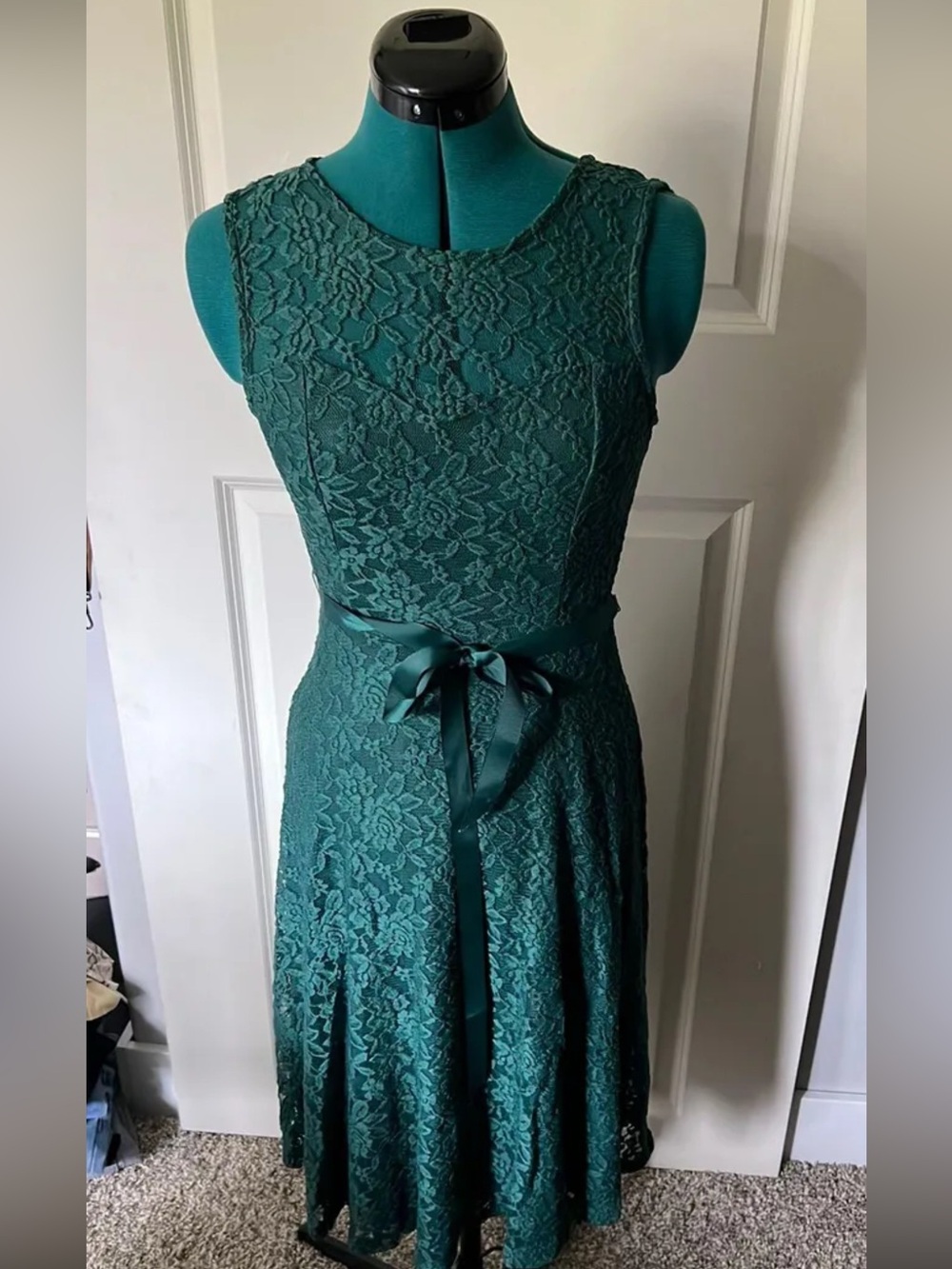 Sleeveless Emerald Green Lace Midi Dress with Satin Waist Tie